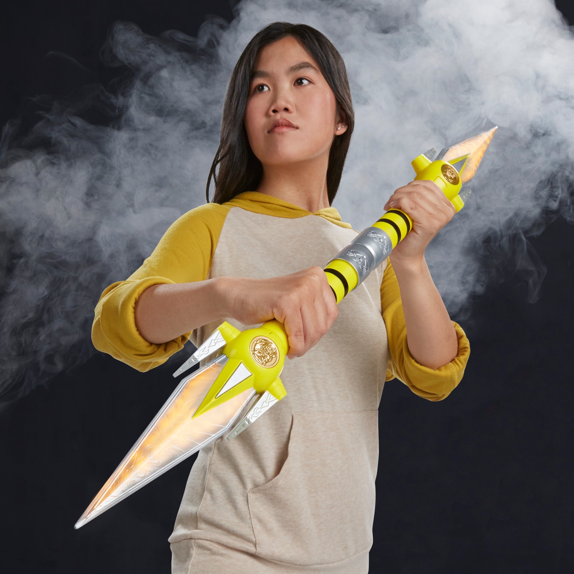 Lightning Collection Premium Role - play Mighty Morphin Power Rangers Yellow Ranger Power Daggers for Display and Role - playing