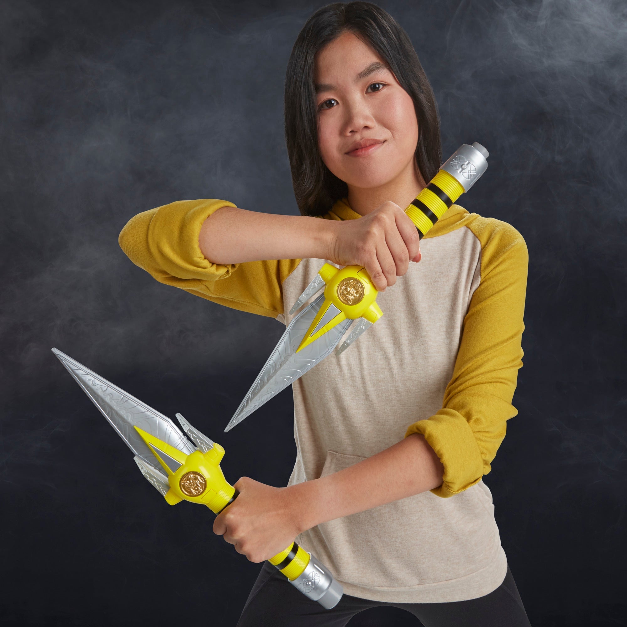 Lightning Collection Premium Role - play Mighty Morphin Power Rangers Yellow Ranger Power Daggers for Display and Role - playing