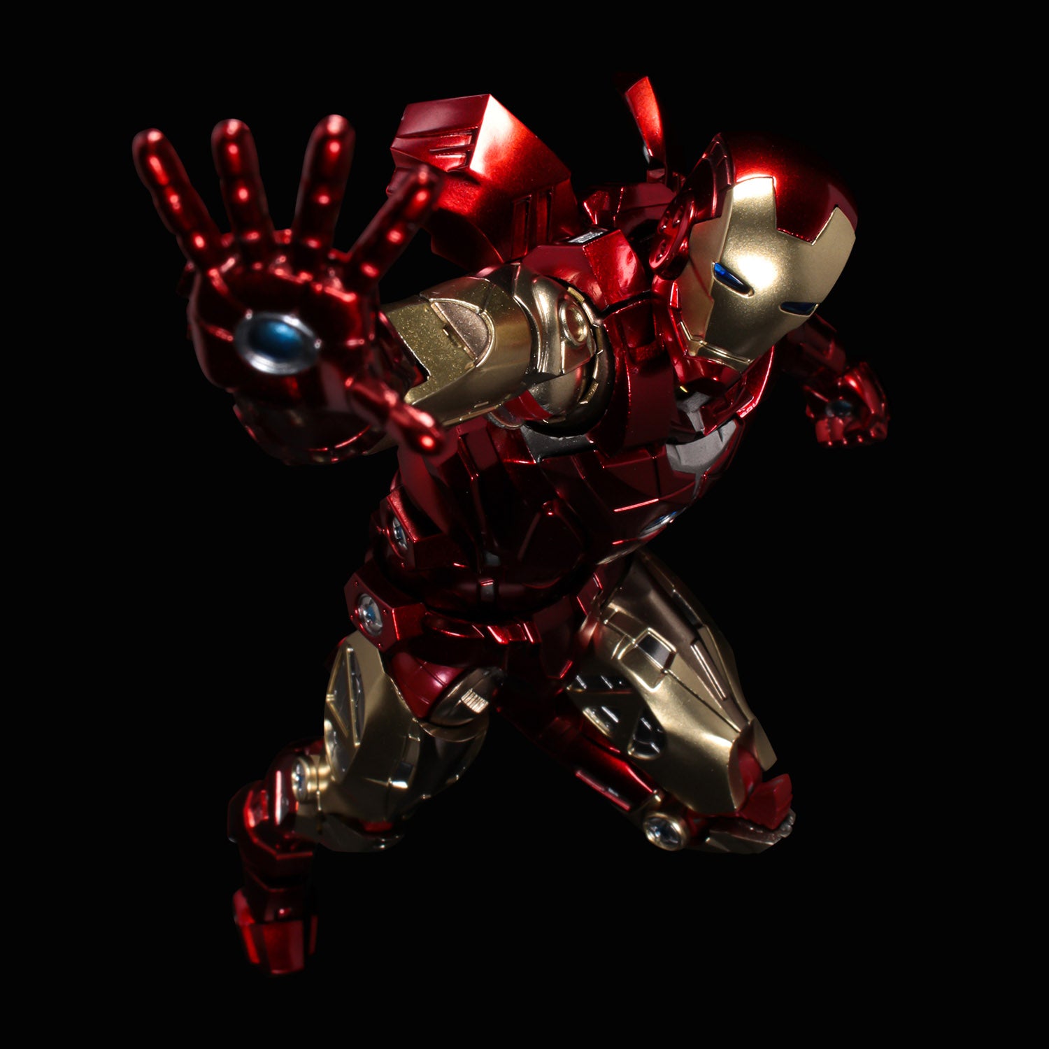 Sentinel's New Fighting Armor: Iconic 6 - Inch Marvel Iron Man Figure