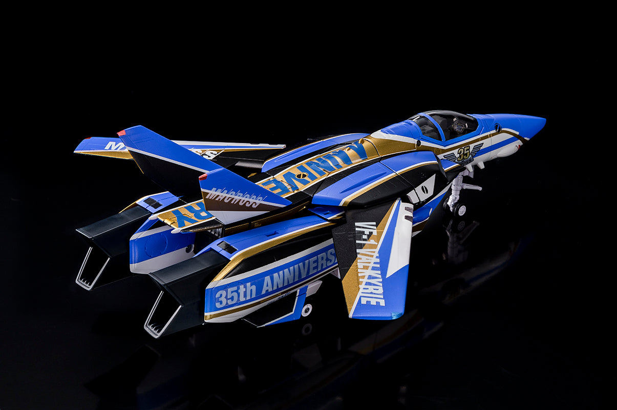 Macross Arcadia 1/60 Scale Collectible Model of VF - 1J Valkyrie 35th Anniversary Special Edition