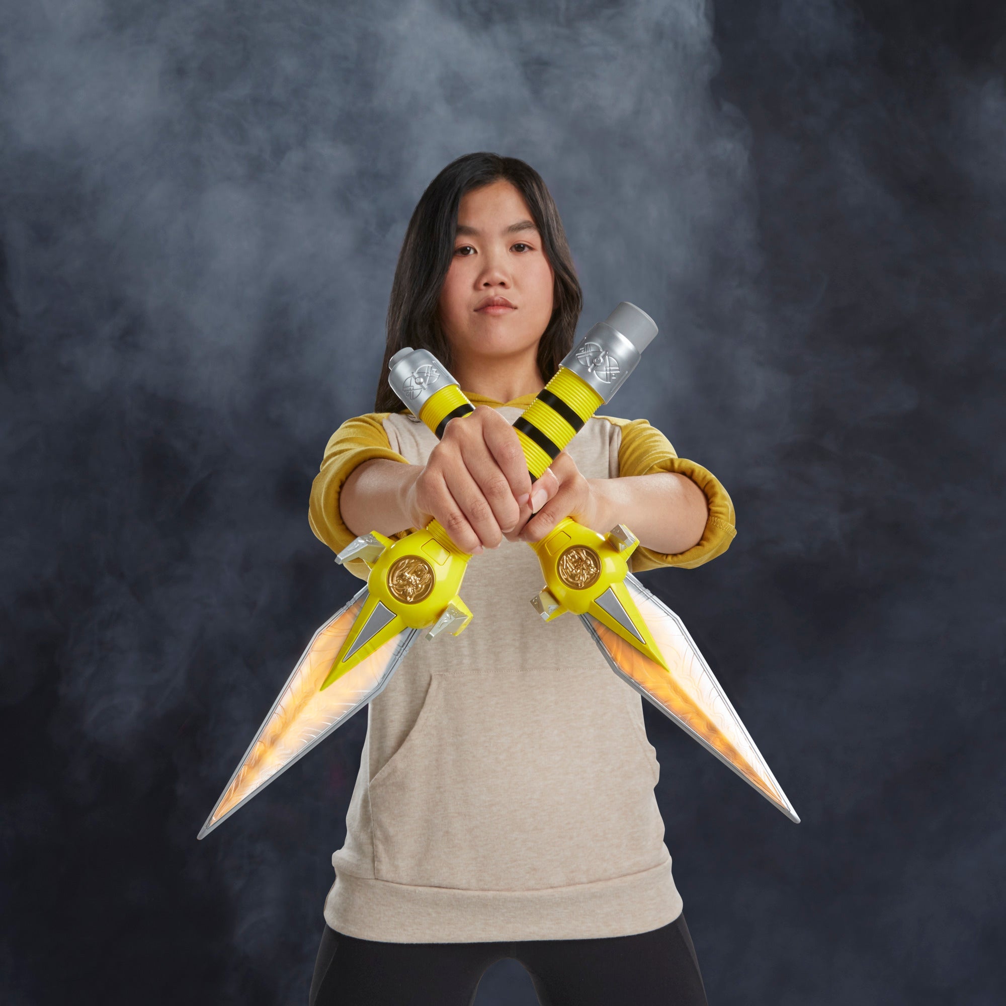 Lightning Collection Premium Role - play Mighty Morphin Power Rangers Yellow Ranger Power Daggers for Display and Role - playing