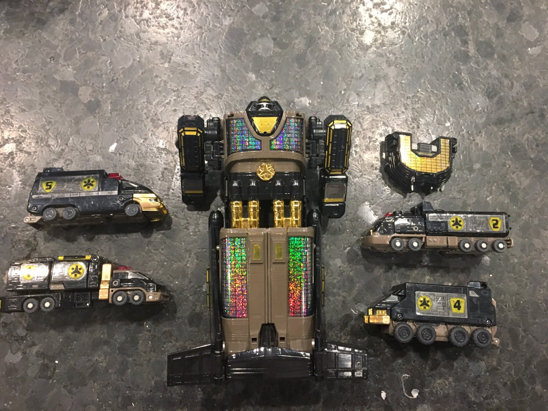 DX Black and Gold Liner Action Figure Set for Boys with Victory Robo Theme