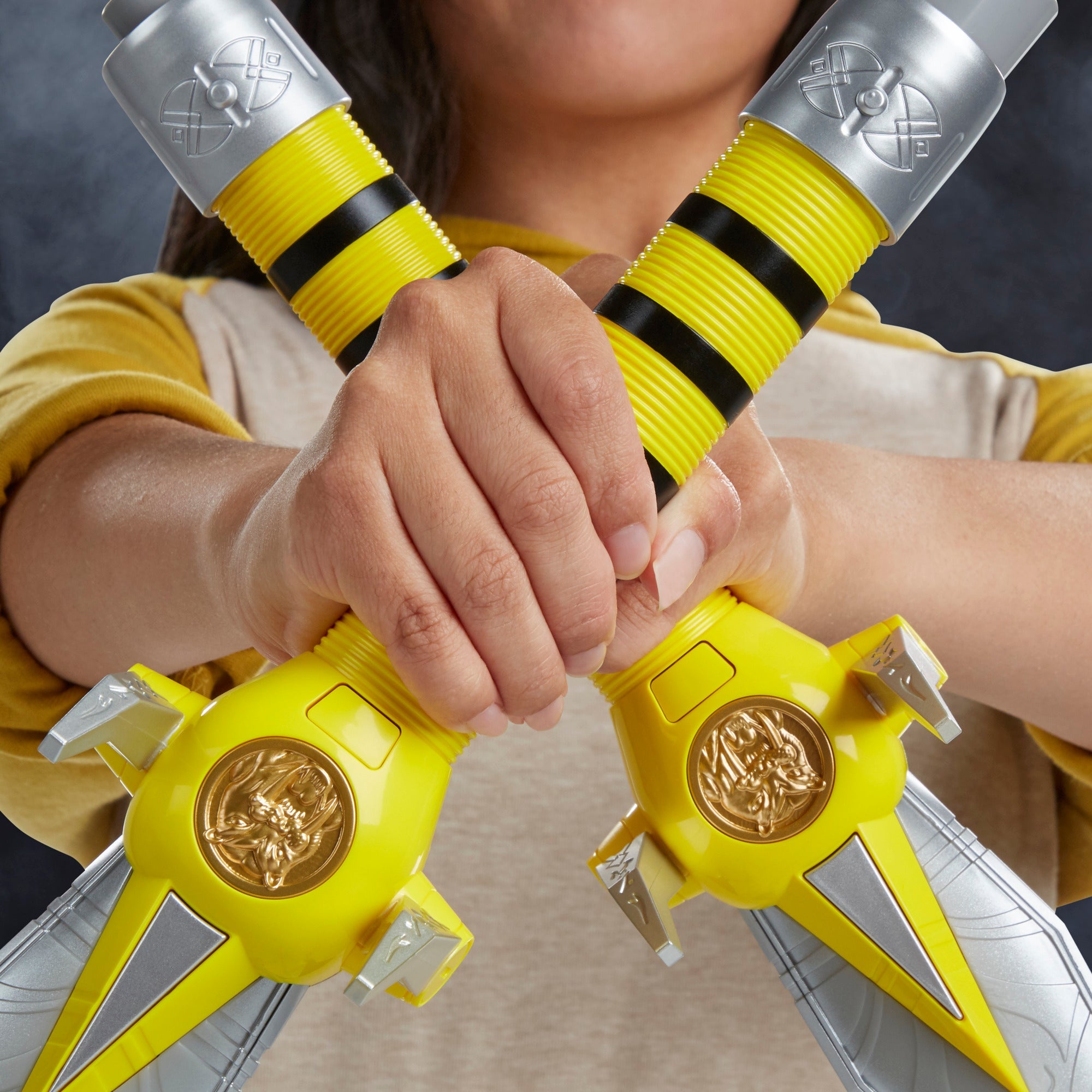 Lightning Collection Premium Role - play Mighty Morphin Power Rangers Yellow Ranger Power Daggers for Display and Role - playing