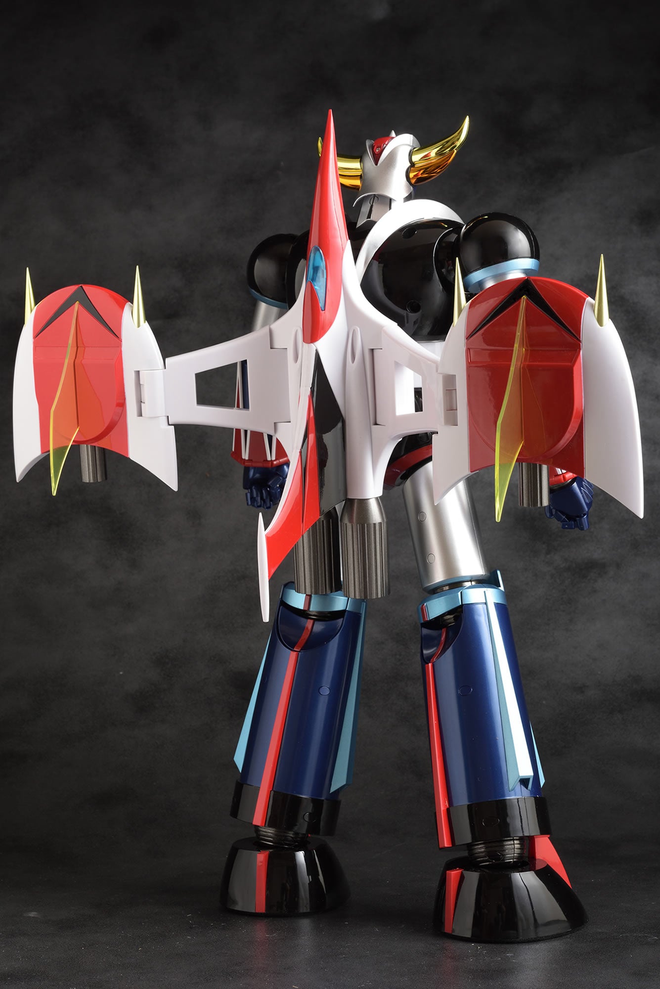 Renewed Grand-Size Grendizer Action Model from Evolution Toys