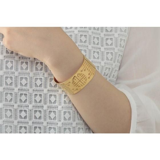 Misora's Beautiful Bracelet Bangle