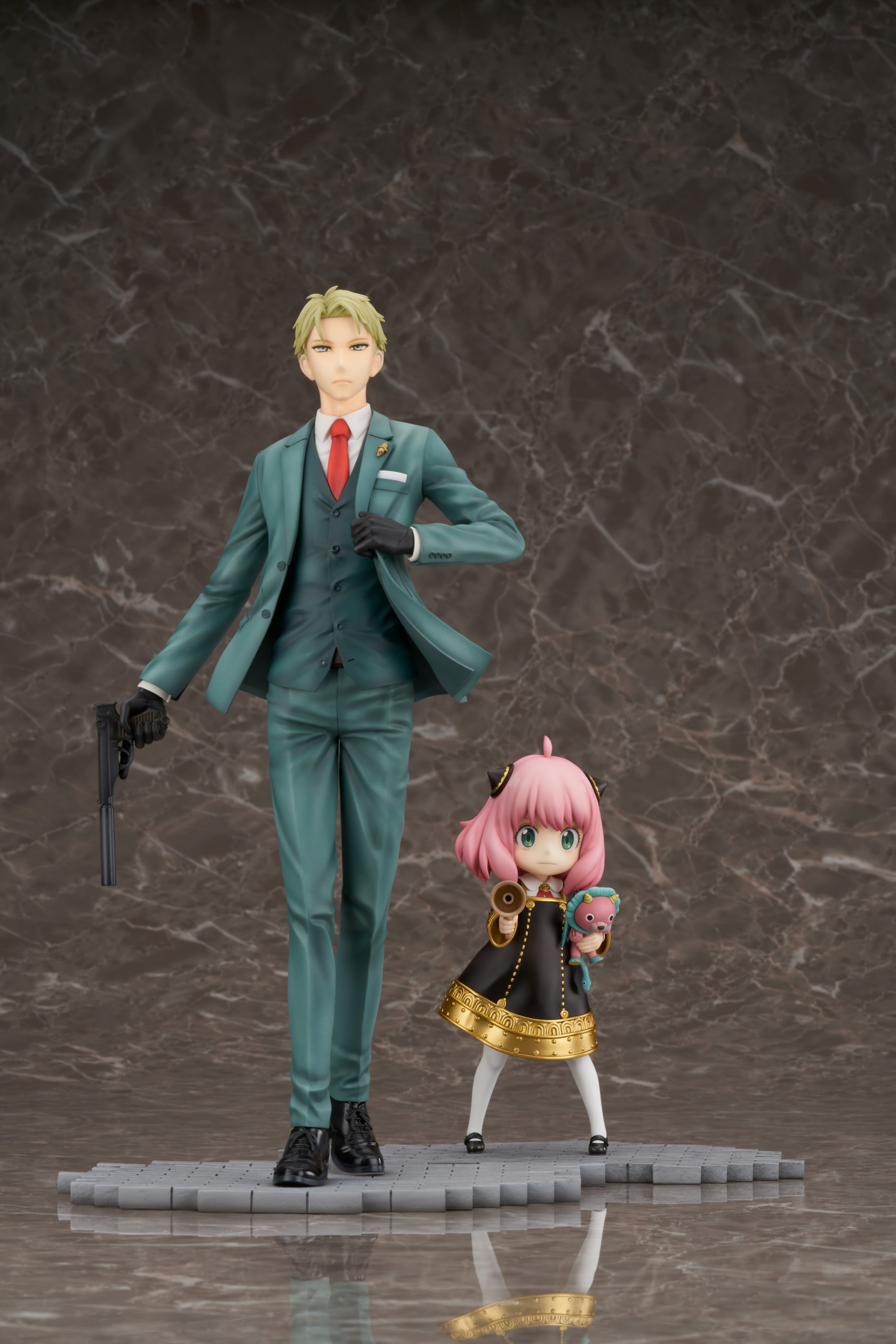 High - Quality 1/7 Scale Loid Forger Figure from SPYxFAMILY