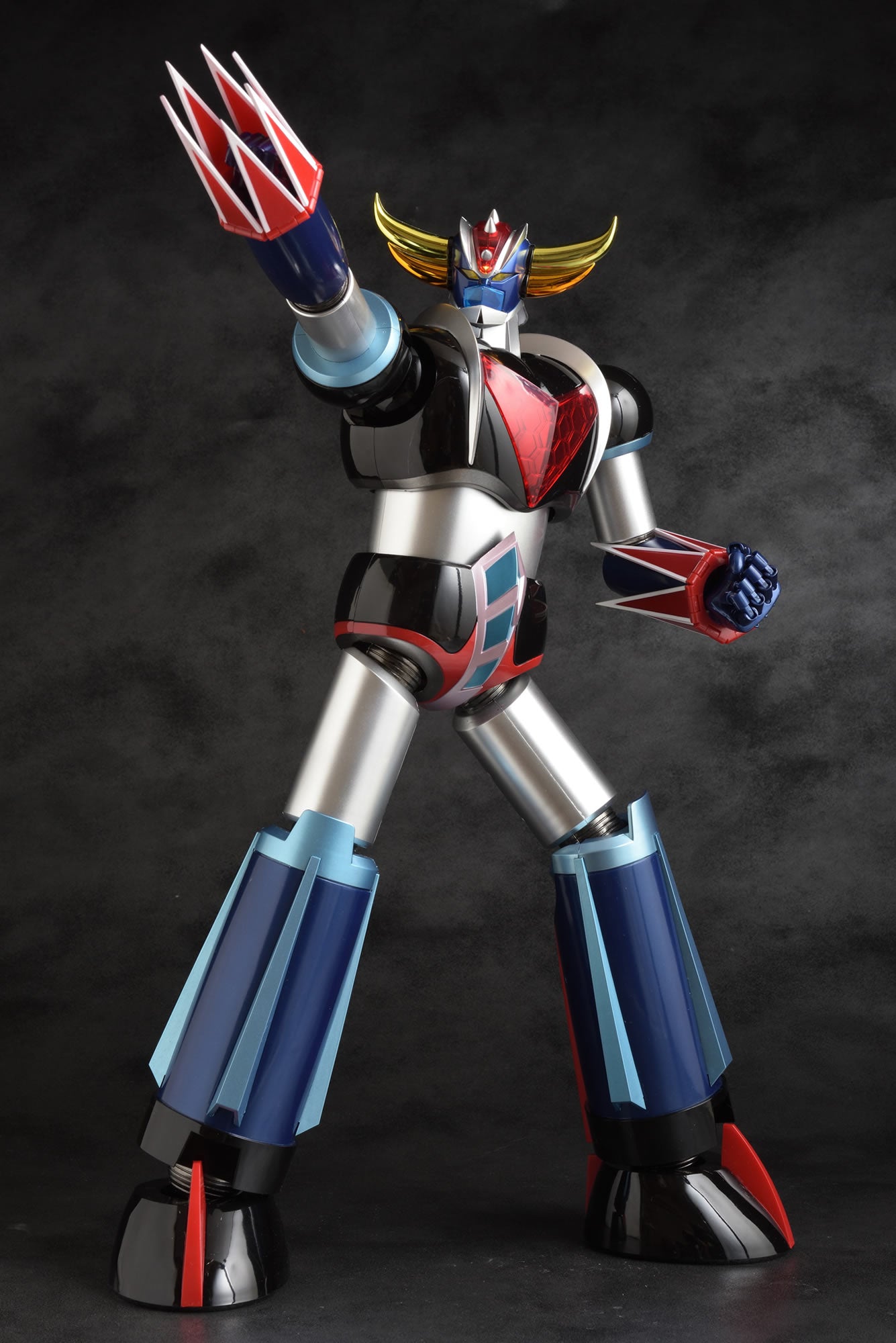 Renewed Grand-Size Grendizer Action Model from Evolution Toys