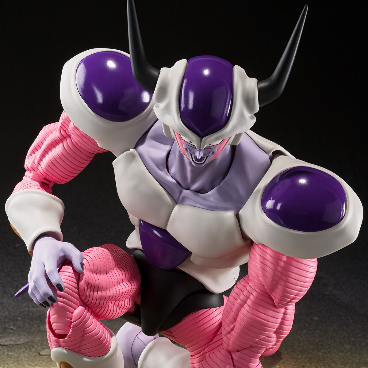 SH Figuarts Highly Detailed Frieza's 2nd Form Collectible Figure