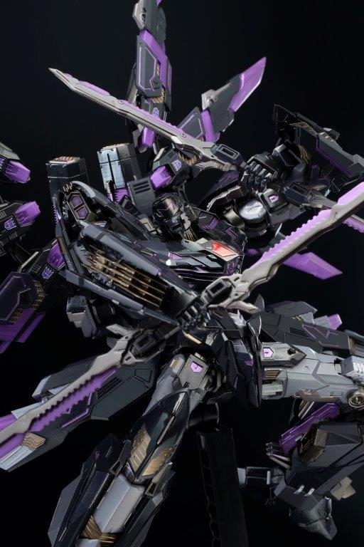 Flame Toys Highly-Posable Die-Cast Kuro Kara Kuri Megatron Figure