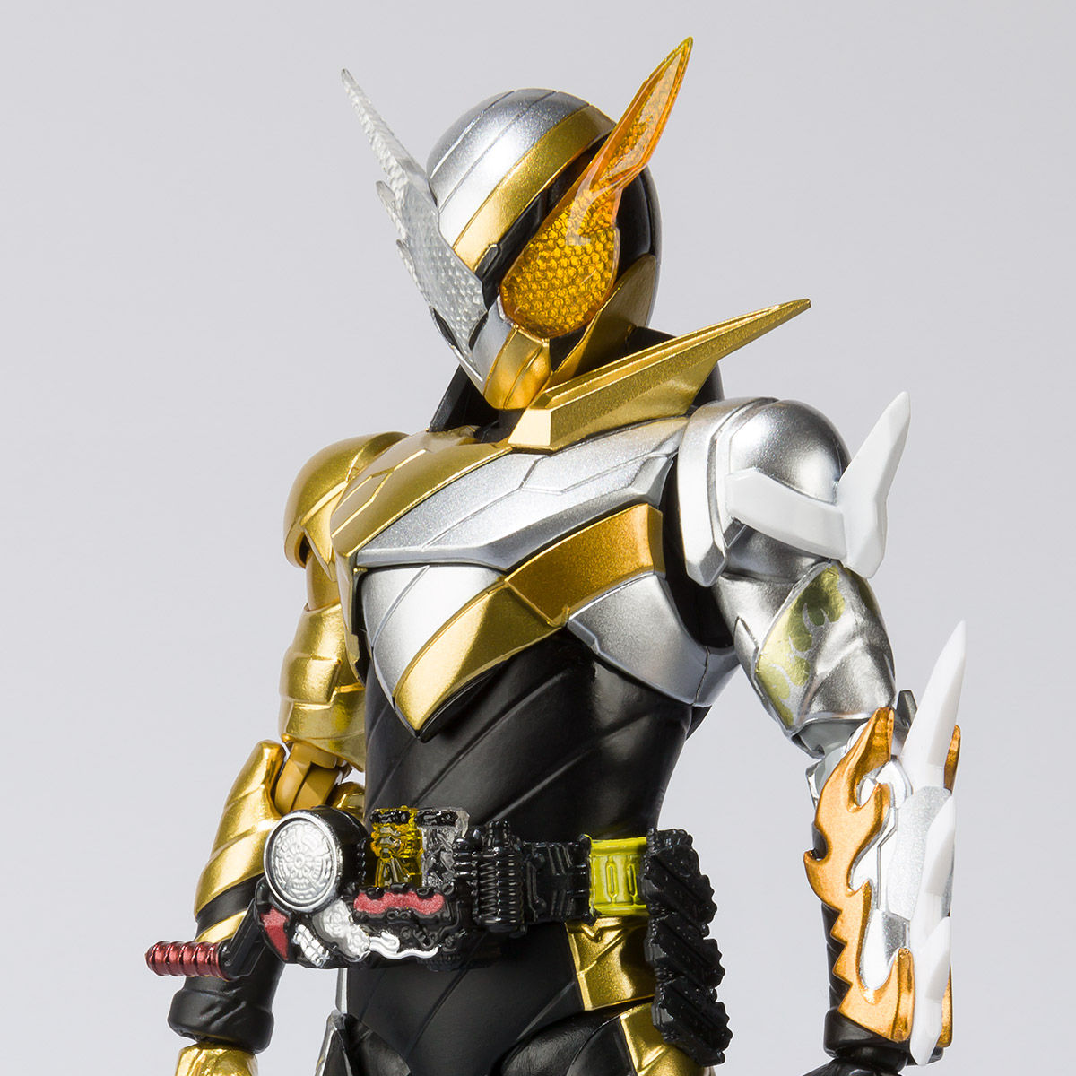 SH Figuarts Exclusive Kamen Rider Build Rabbit Dragon Form Action Figure