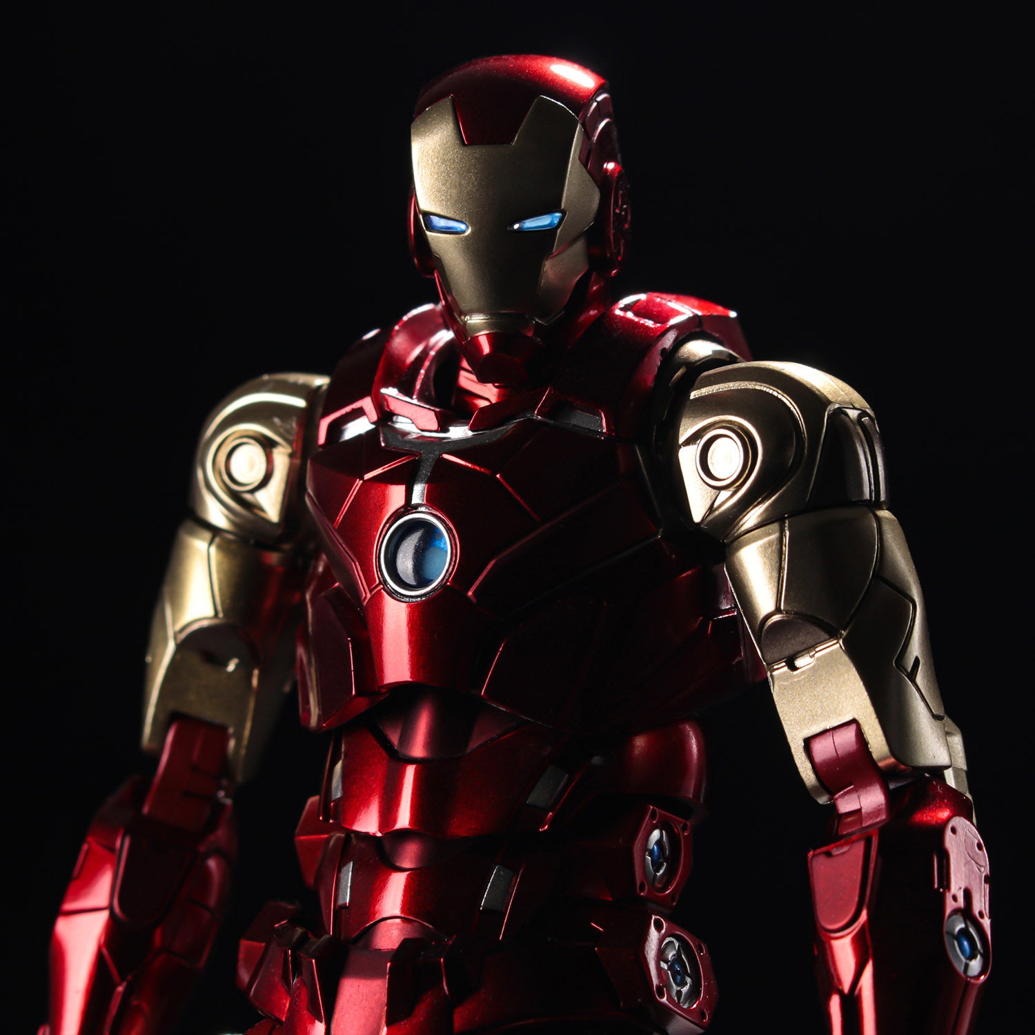 Sentinel's New Fighting Armor: Iconic 6 - Inch Marvel Iron Man Figure