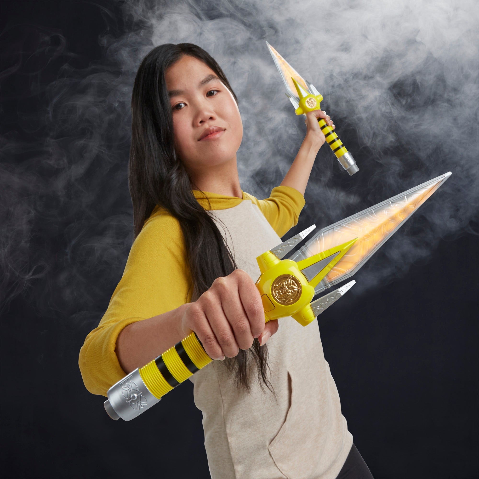 Lightning Collection Premium Role - play Mighty Morphin Power Rangers Yellow Ranger Power Daggers for Display and Role - playing