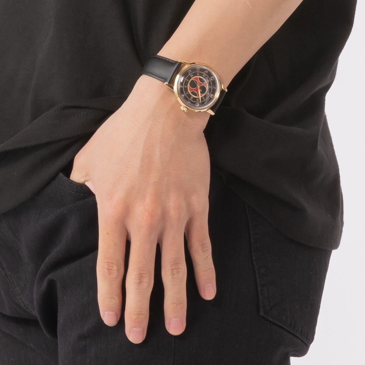 Hurricaneger Leather Strap Water-Resistant Wristwatch for Everyday Use