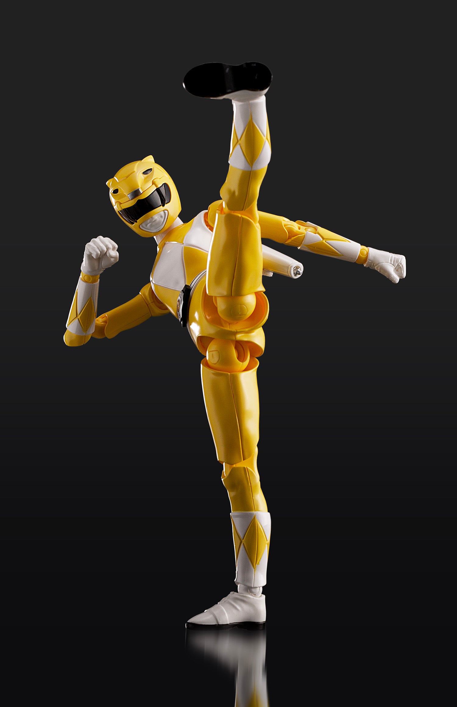 Flame Toys Pre - painted Plastic Model of Power Rangers Furai Yellow Ranger