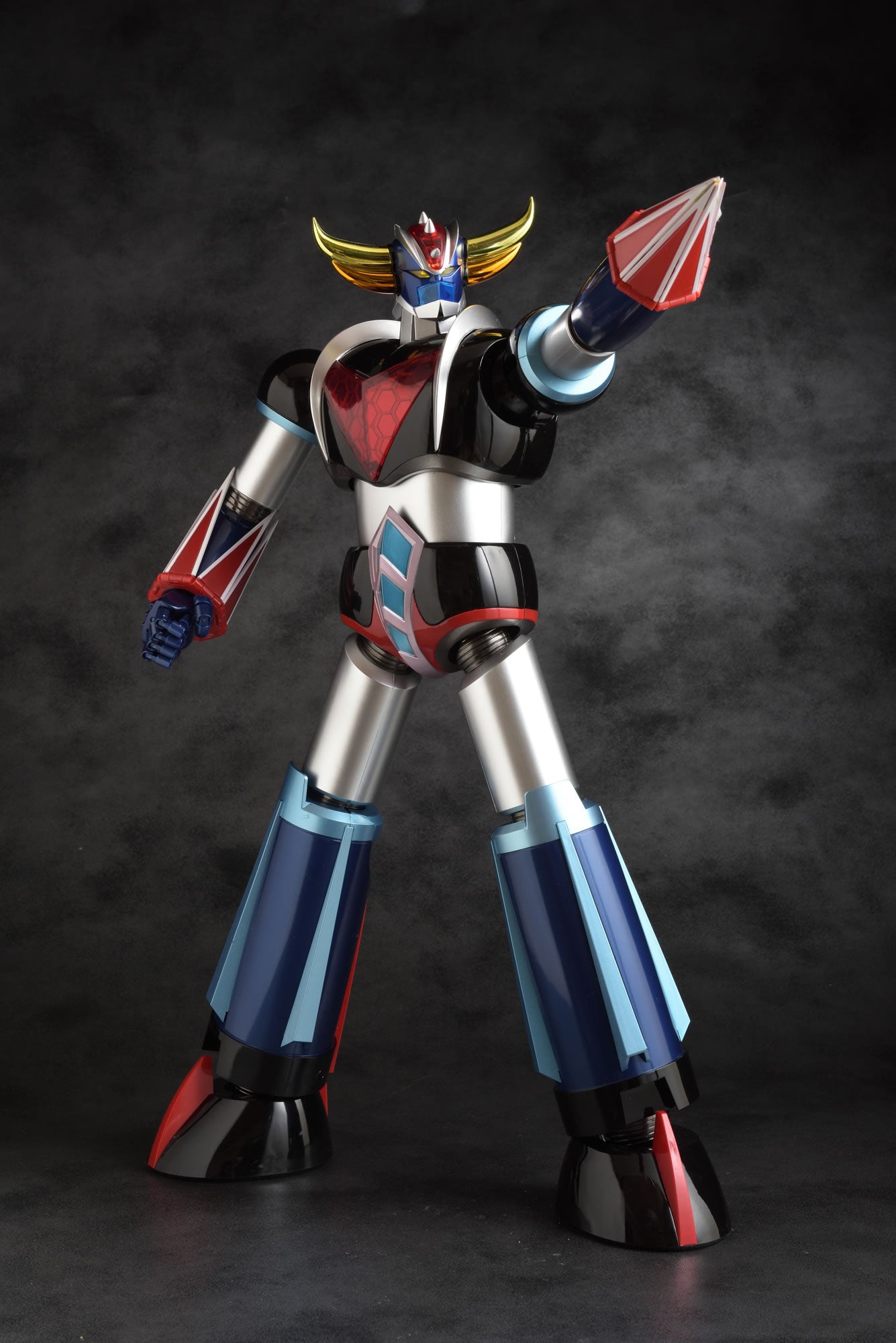 Renewed Grand-Size Grendizer Action Model from Evolution Toys