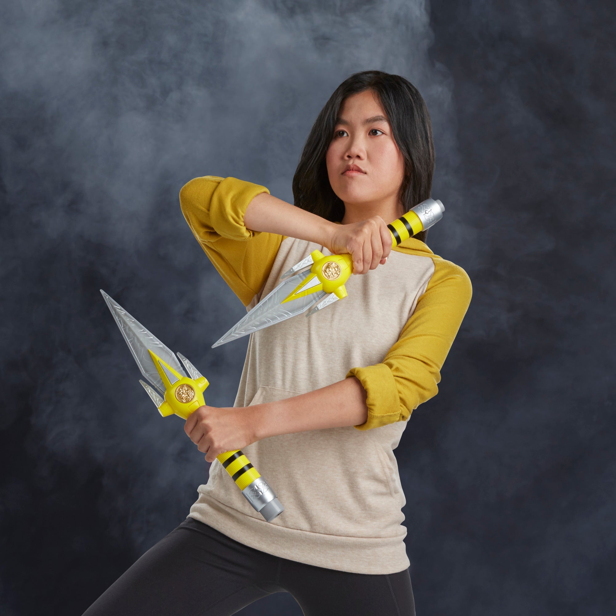 Lightning Collection Premium Role - play Mighty Morphin Power Rangers Yellow Ranger Power Daggers for Display and Role - playing