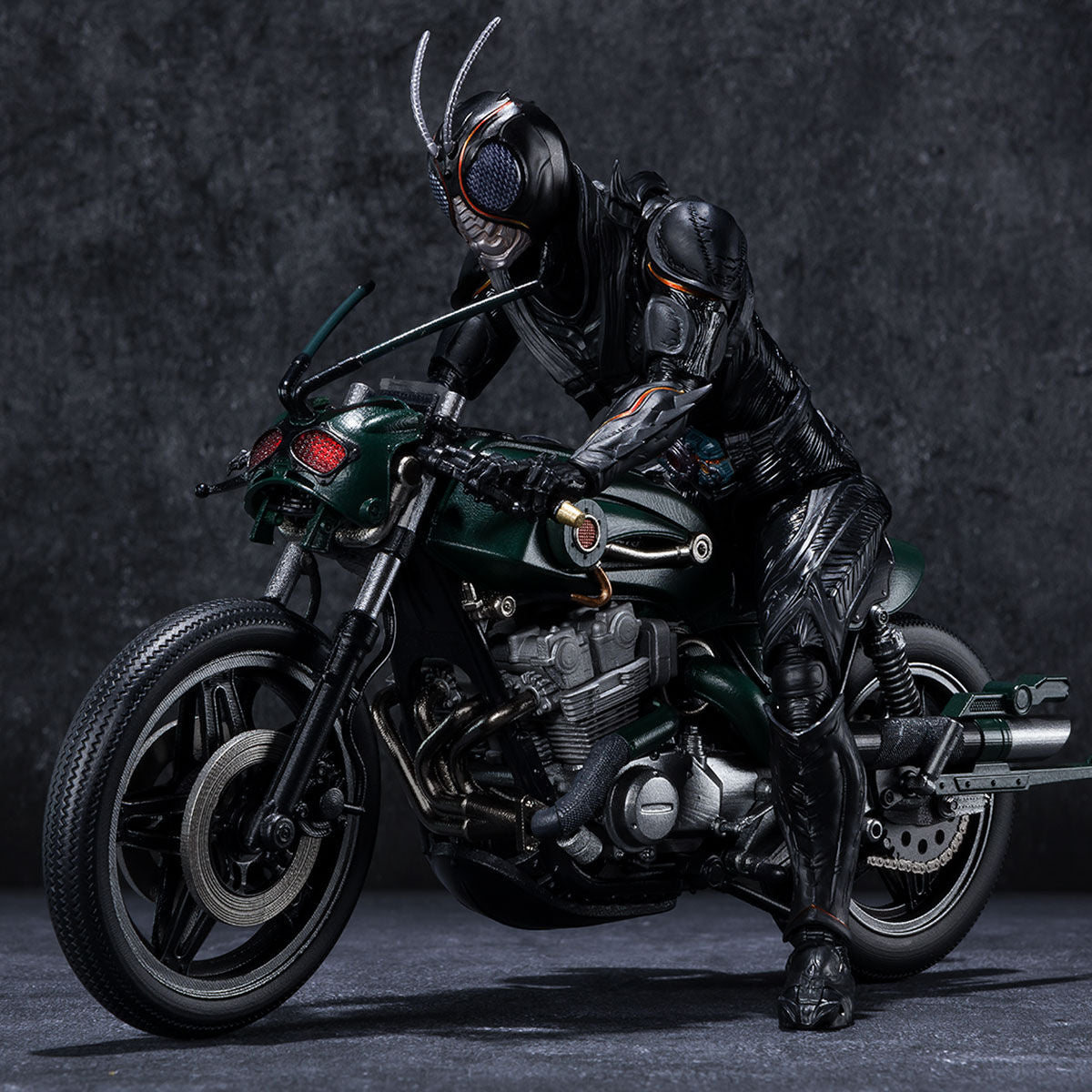 SH Figuarts Premium Kamen Rider Black Sun Battle Hopper Set