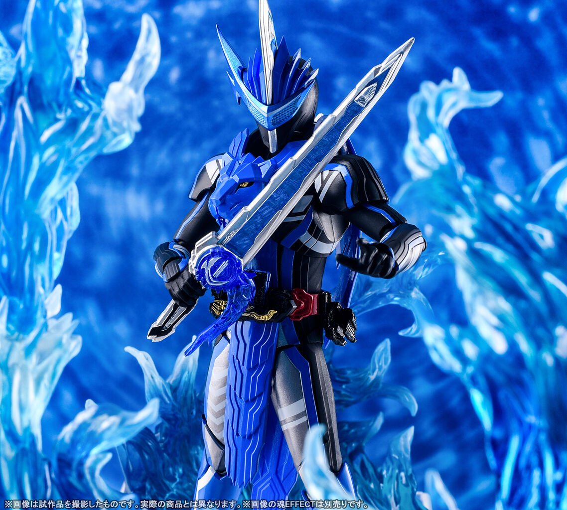 SH Figuarts Action Figure - Kamen Rider Blades Lion Senki Model